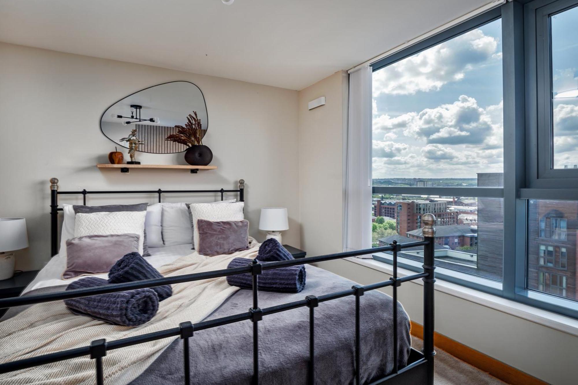 Large Central Penthouse In Leeds Лидс Экстерьер фото