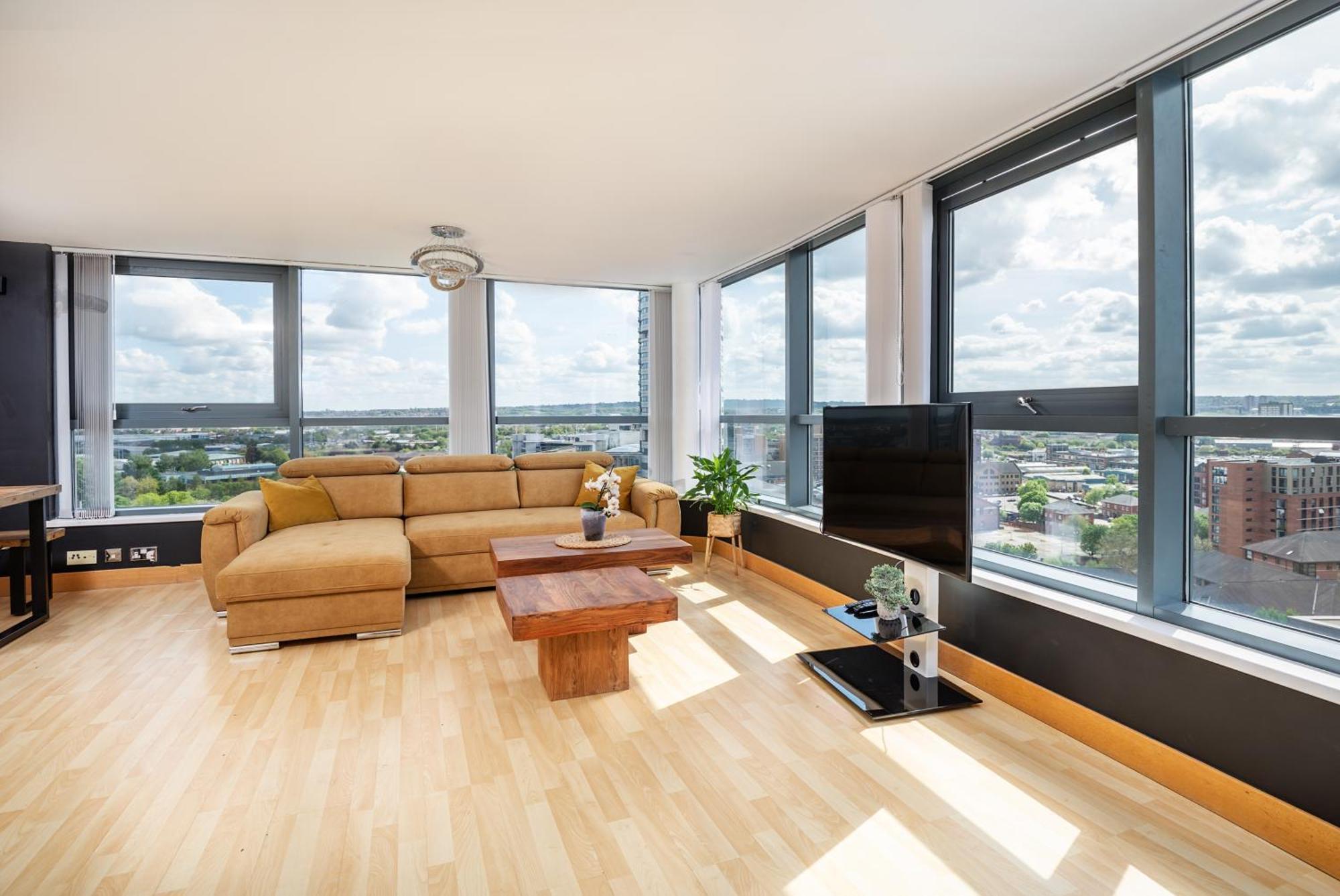 Large Central Penthouse In Leeds Лидс Экстерьер фото