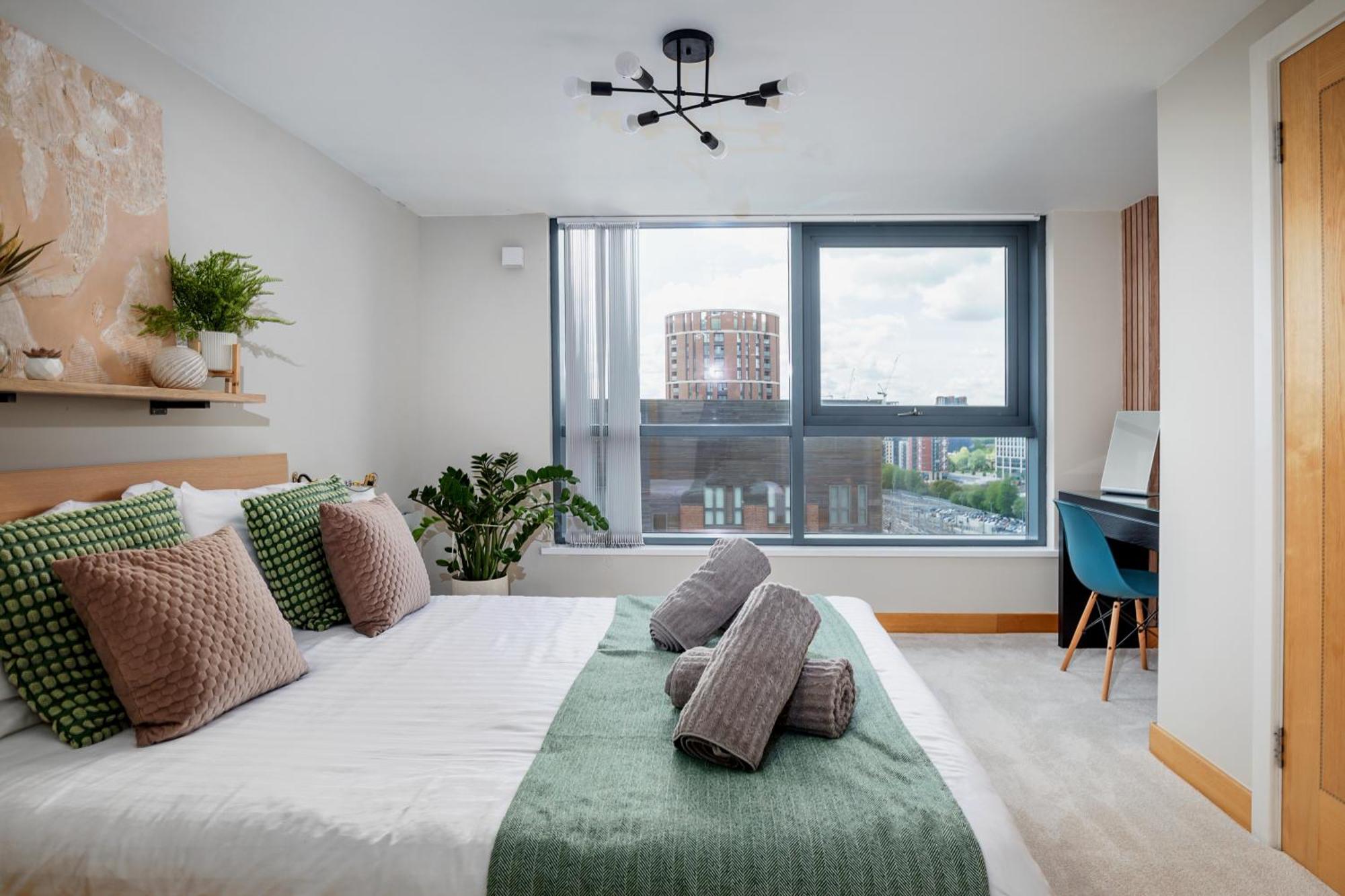 Large Central Penthouse In Leeds Лидс Экстерьер фото