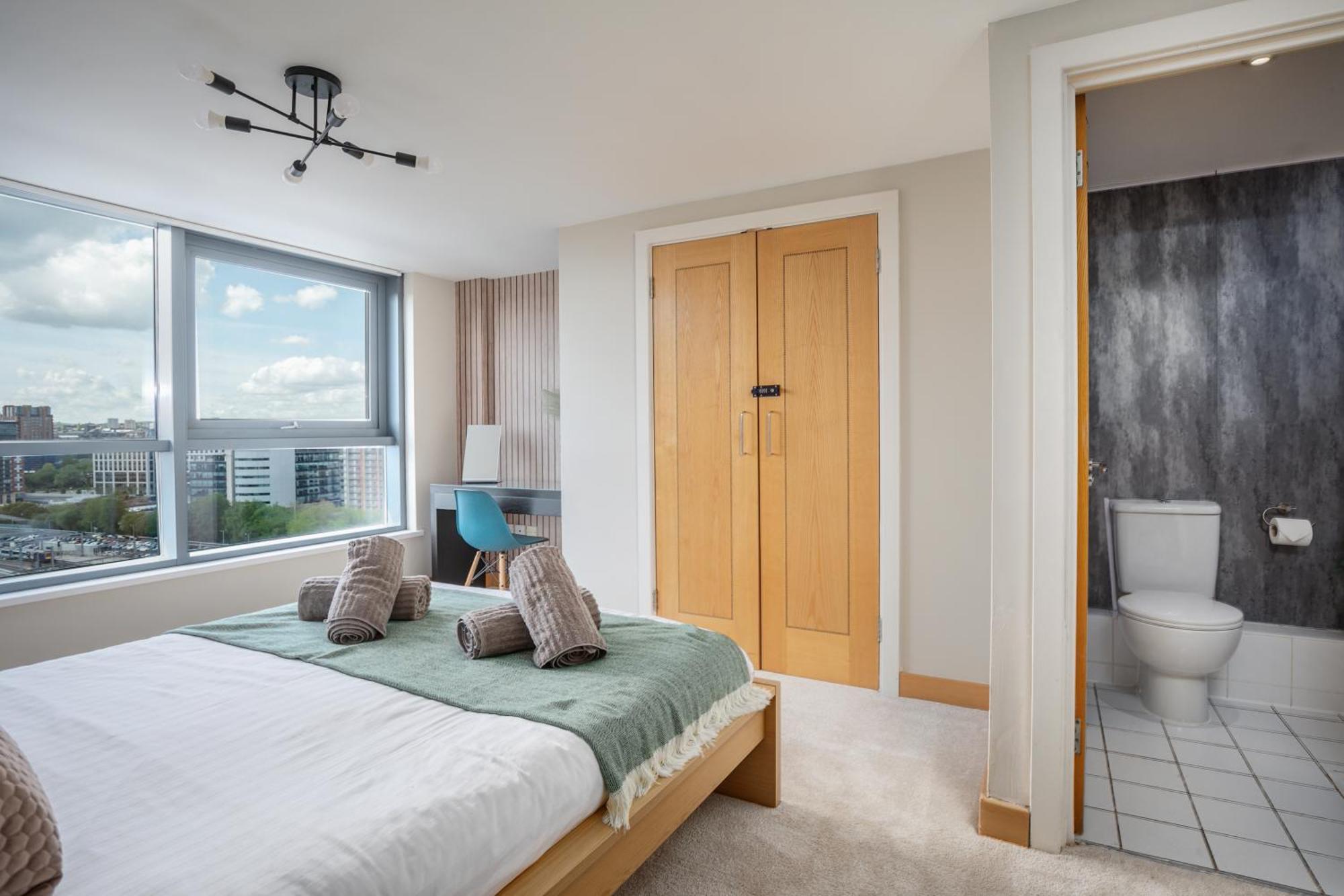 Large Central Penthouse In Leeds Лидс Экстерьер фото